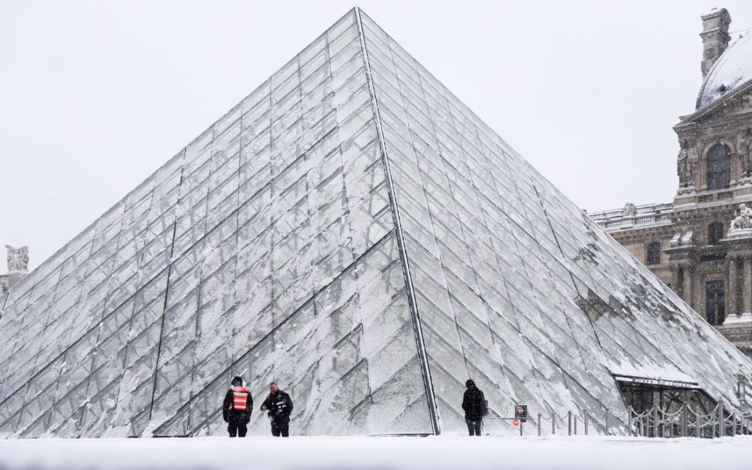 Museo Louvre reabre por completo tras suspensión de la huelga de empleados