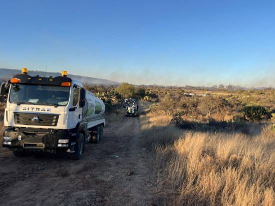 Comisión Estatal del Agua aporta 120 mil litros de agua para combatir incendios en Mexquitic de Carmona