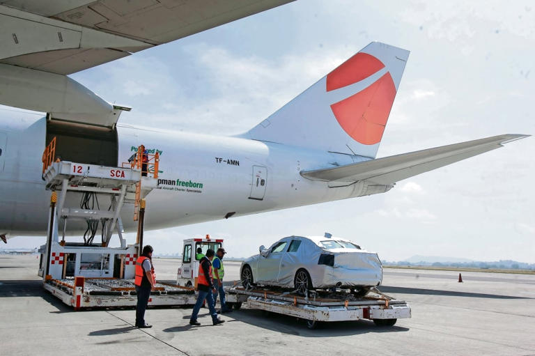 Cae carga aérea en 2025 por débil exportación