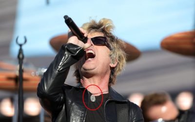 El líder de Green Day y la medalla de la Virgen de Guadalupe que pendió de su cuello en el Super Bowl