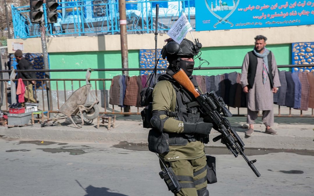 Ofrece Kabul diálogo tras atacar a Pakistán y advierte de nuevas represalias