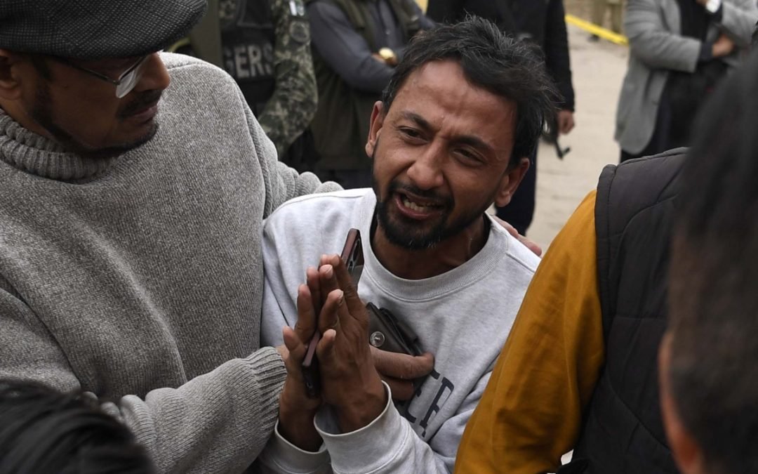 Deja al menos 31 muertos y 169 heridos un atentado suicida en una mezquita de Islamabad