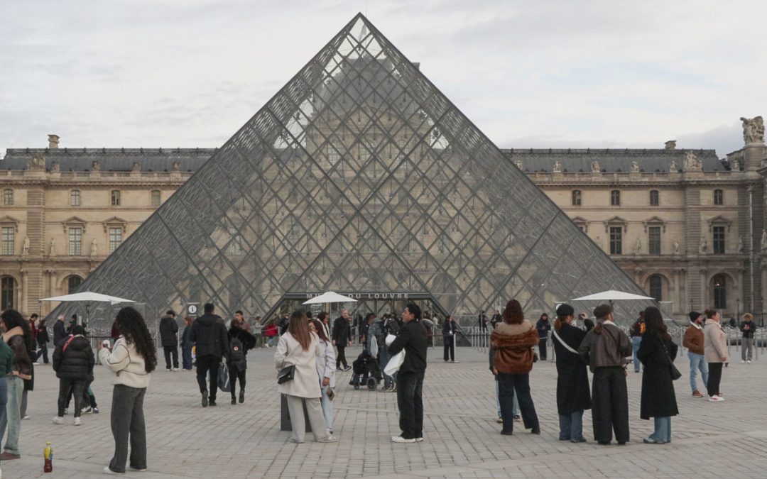 Destapa redada en el Louvre un fraude de entradas y guías turísticas “a gran escala”