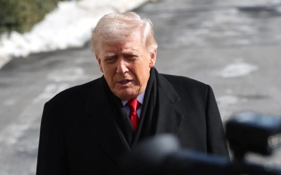 Trump firma ley para reactivar Gobierno Federal