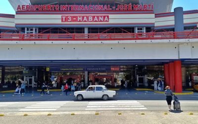 Rusia busca ayudar a Cuba tras quedarse sin combustible para aviones y acusa a EE.UU. de sofocarla