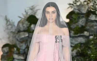 Charli XCX lanza “Wuthering Heights” soundtrack oficial del filme