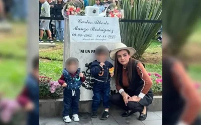 Develan placa y sombrero en honor a Carlos Manzo en Uruapan