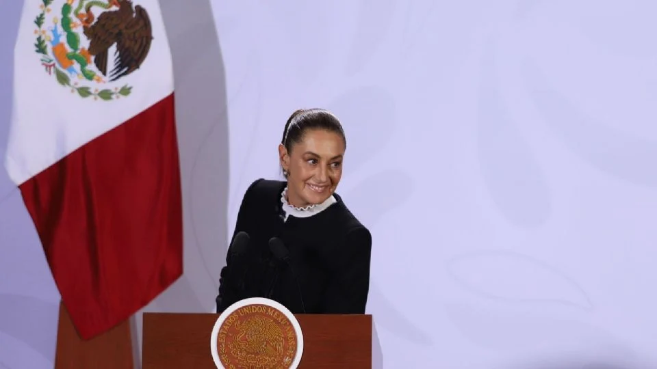 “Fue un regaño caluroso”: la Presidenta ironiza sobre su reprimenda a morenistas en visita a San Quintín