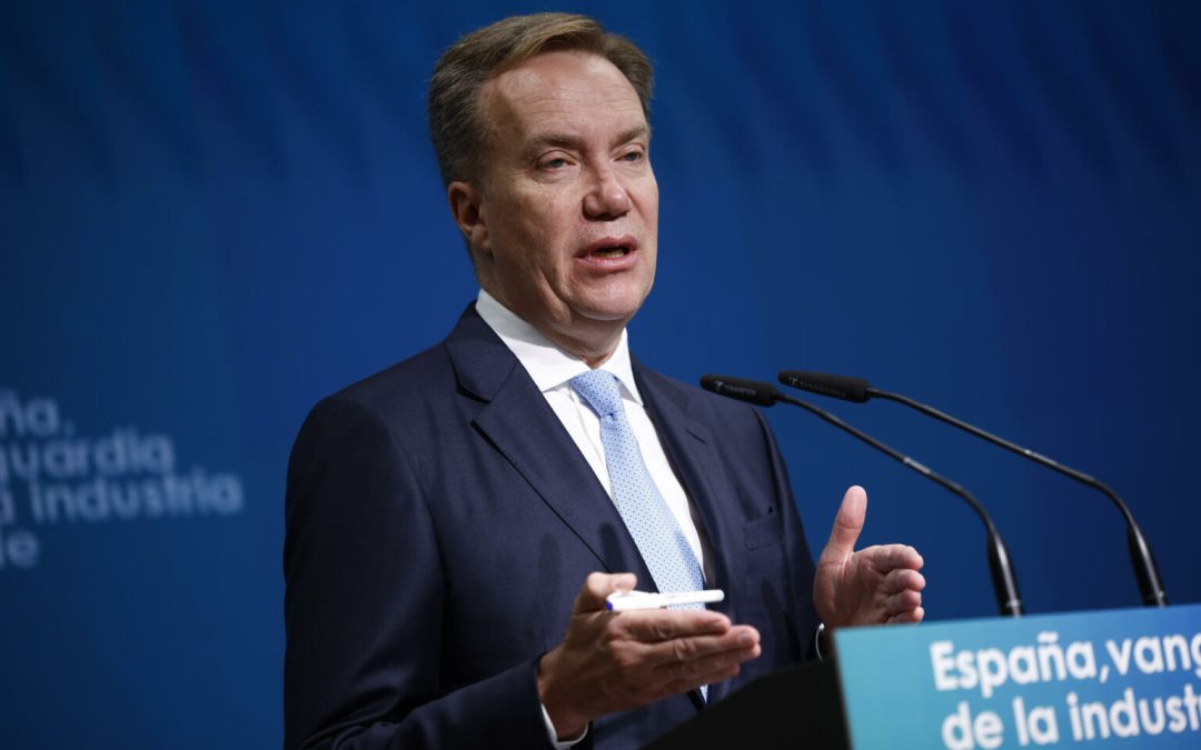 Presidente del Foro Económico Mundial renuncia por su relación con Epstein