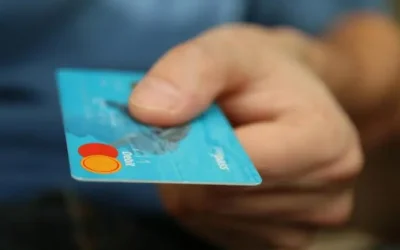 Detienen en GAM a presunto desplazador de tarjetas bancarias con efectivo y plásticos