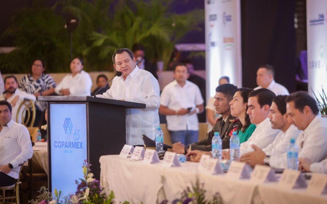 Joaquín Díaz Mena encabeza toma de protesta del Consejo Directivo de Coparmex Mérida