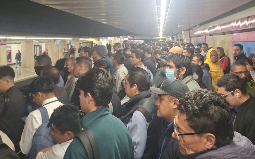 Alta afluencia afecta servicio en cuatro líneas del Metro CDMX