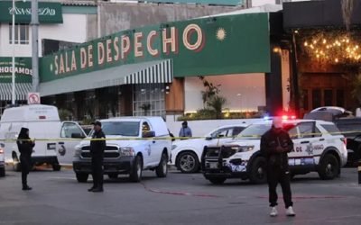 Deja tres muertos ataque frente a bar de Puebla