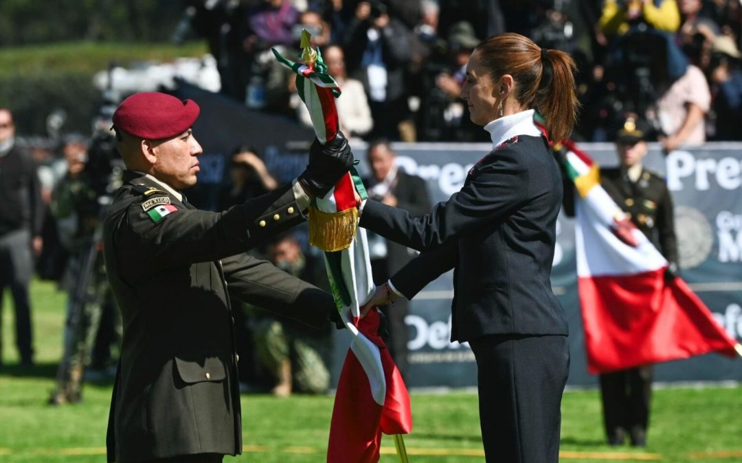Sheinbaum encabeza la ceremonia por el Día de la Bandera en CDMX