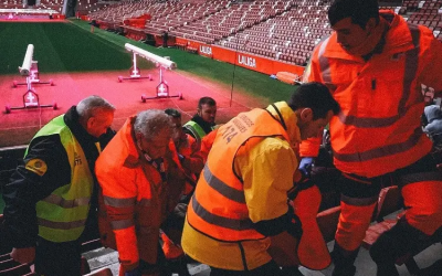 Suspenden juego en España tras muerte de un aficionado en las tribunas