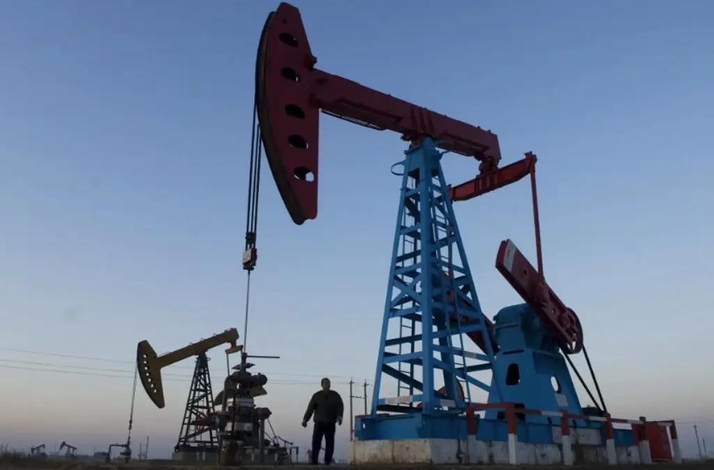 El petróleo de Texas sube 8.42 % tras ataques a Irán