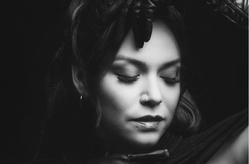 Presenta Jacqie Rivera ‘Completamente Yo’, su canción más personal