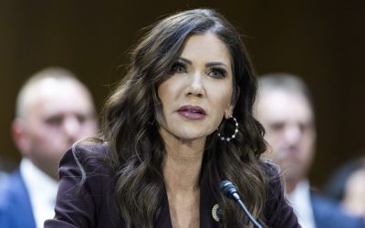 Los demócratas quieren investigar a Kristi Noem