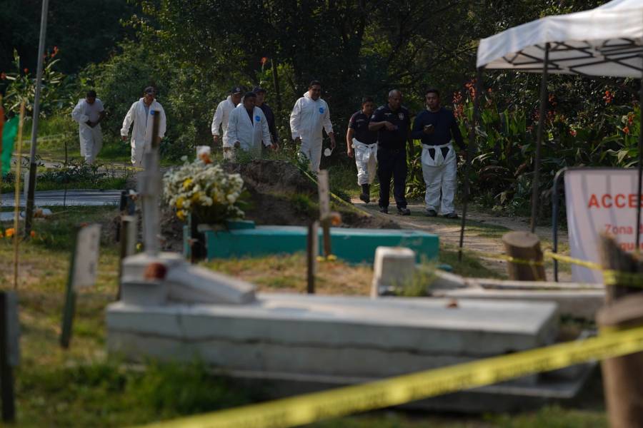 Hallan restos de 25 personas en el Panteón Civil de Dolores