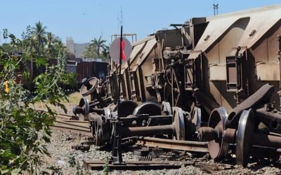Tren cargado con granos se descarrila en Culiacán
