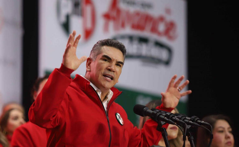 Alito Moreno «abre las puertas» del PRI a la sociedad civil