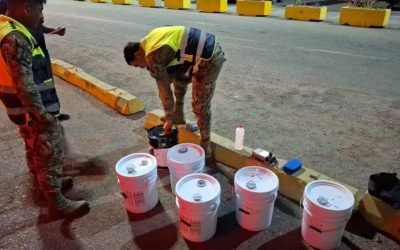 Marina asegura tractocamión de paquetería con 100 litros de precursor químico en Sinaloa