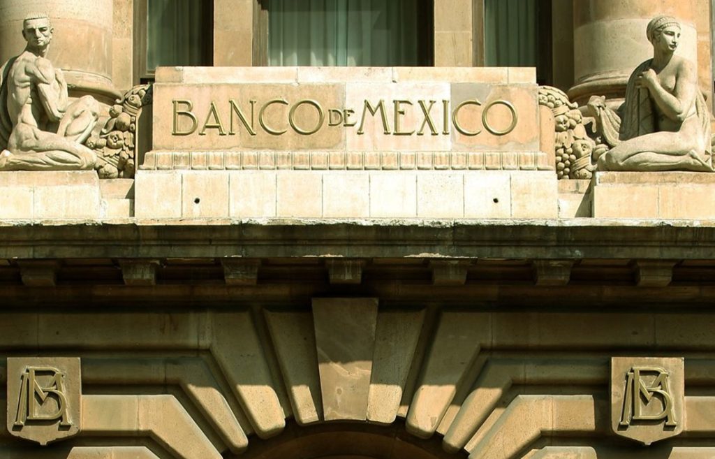Prevé Banxico más dinamismo en 2026, pero alerta por incertidumbre del T-MEC