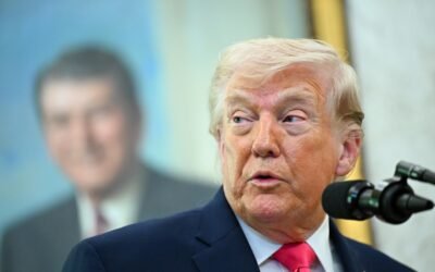 Bromea Trump con postularse en las elecciones de Venezuela  para disputarle la Presidencia a Delcy Rodríguez.