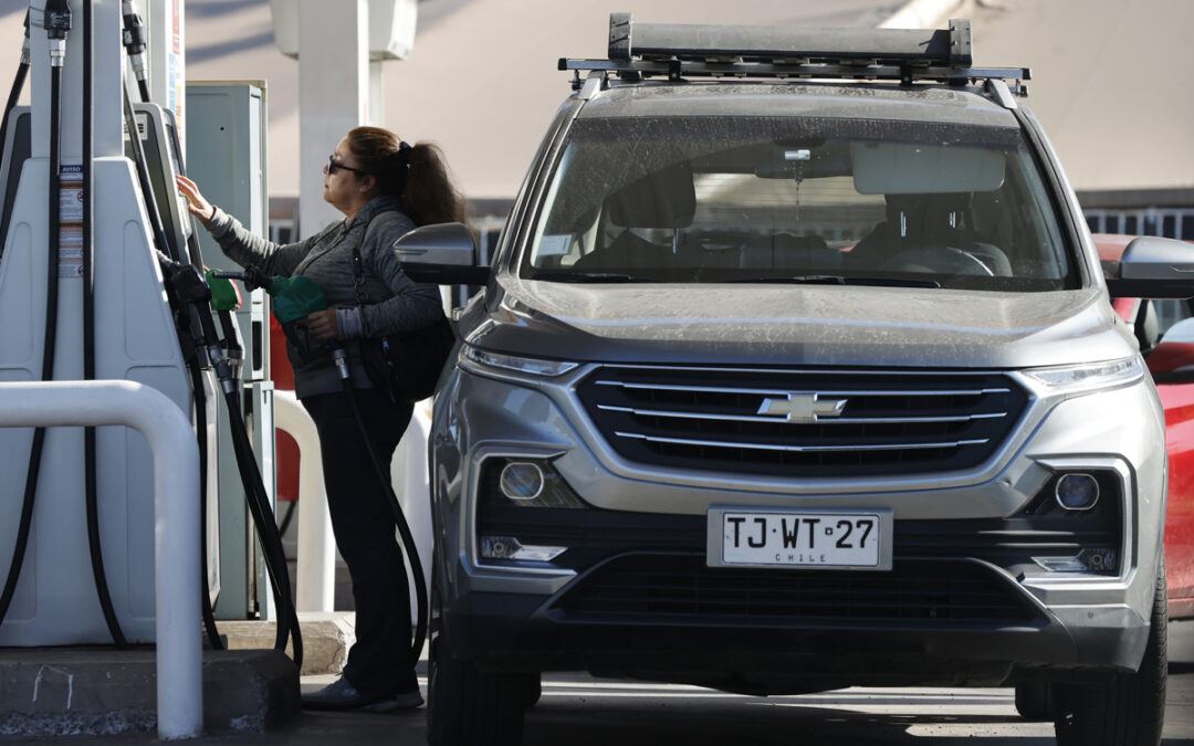 Entra en vigor en Chile un alza histórica de combustibles, junto a la primera ley de Kast