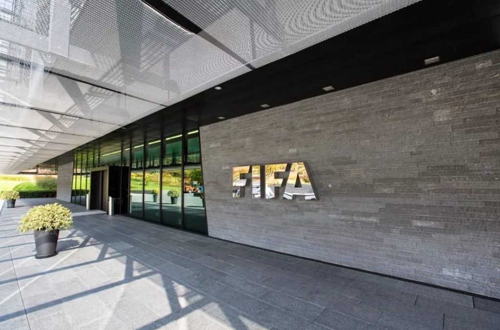 Aprueba FIFA obligación de mujeres en cuerpos técnicos femeniles