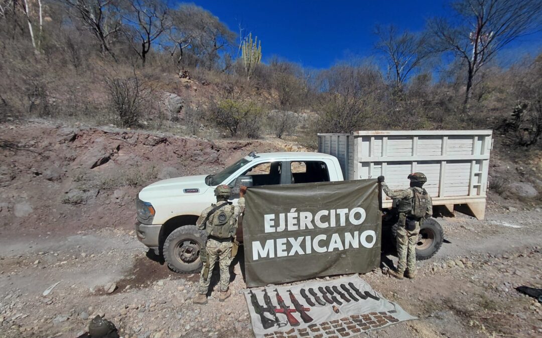 Aseguran el Ejército y GN armamento en Moris, Chih.