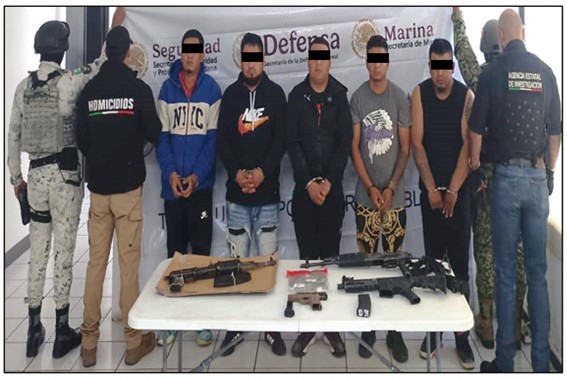 En Puebla y entre Chih. y Sin., la GN y Ejército capturaron a 14 narcos, asegurando arsenales y mucha droga.