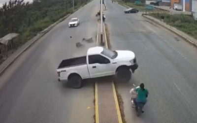 Motociclista ocasiona accidente vial en Tabasco; dos mujeres murieron