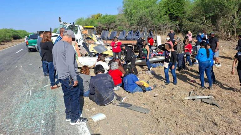Volcadura de autobús con peregrinos en Tamaulipas deja 15 lesionados