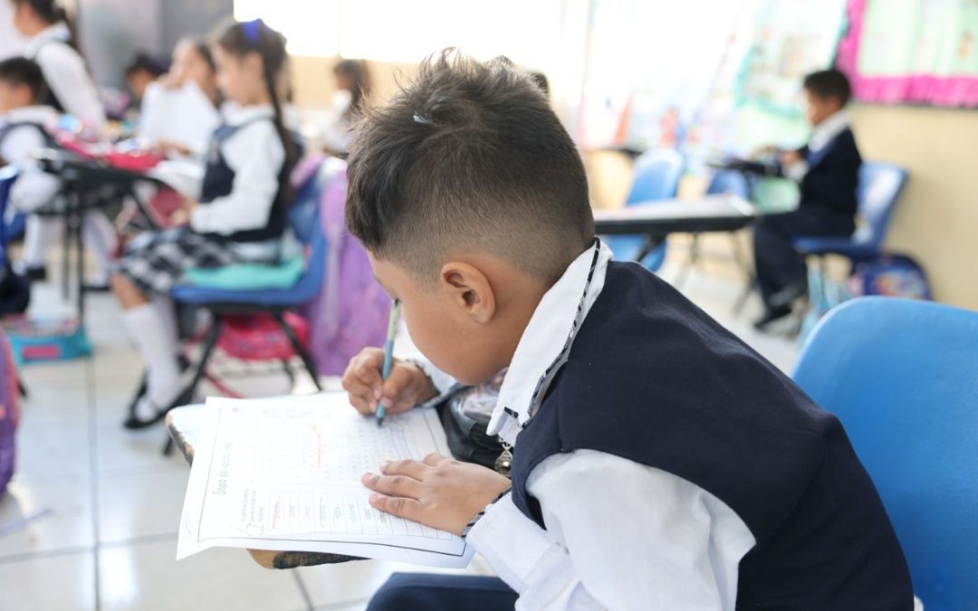 Morelos regula uso del celular durante clases, ¿cuándo sí estará permitido?