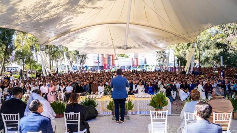 Unen sus vidas 500 parejas en magna boda colectiva en la Gustavo A. Madero