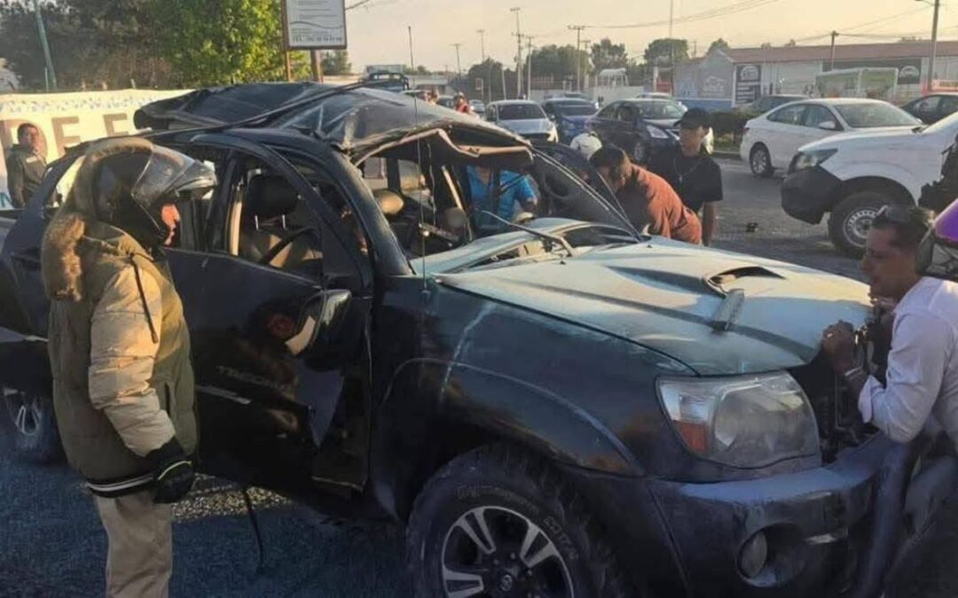Explota camioneta sobre la México-Pachuca; murió ‘el Payín’ de Los Mayos