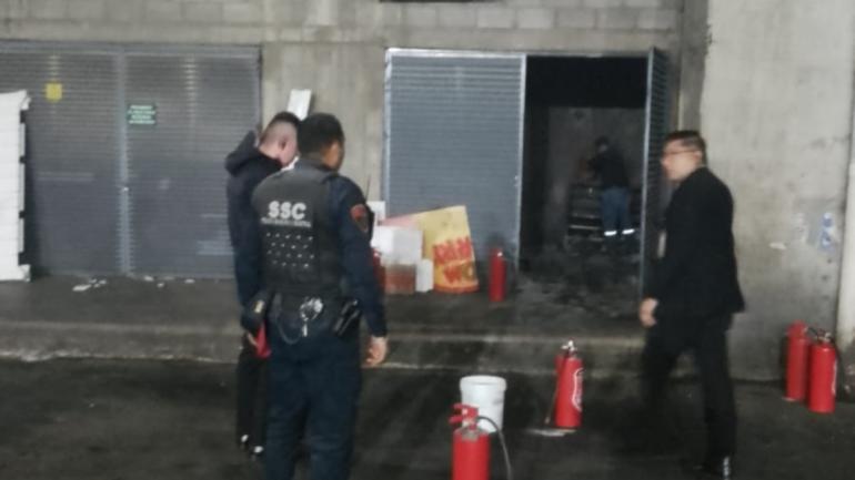 Sofocan incendio en Patio Santa Fe, en la alcaldía Álvaro Obregón