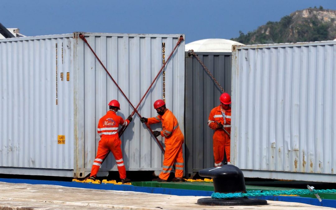 Comienza carga de convoy que saldrá desde México hacia Cuba con ayuda humanitaria