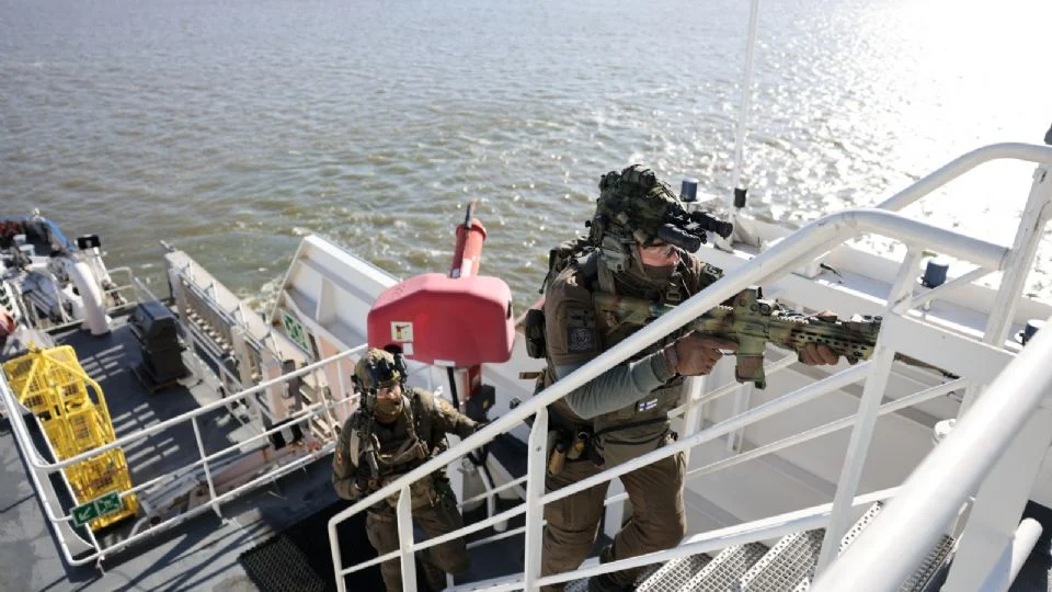 Finlandia acusa la violación de su espacio aéreo con drones; presuntamente sería un ataque de Ucrania contra Rusia