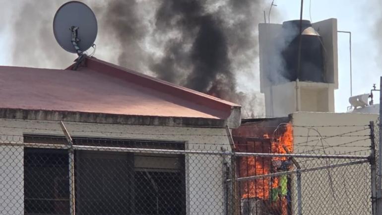 Incendio en vivienda de Coyoacán moviliza a cuerpo de bomberos; reportan saldo blanco