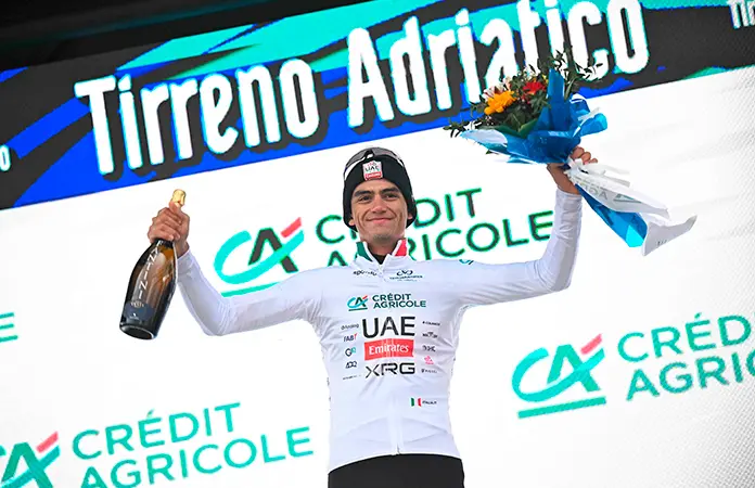 Isaac Del Toro gana etapa reina y lidera Tirreno Adriático