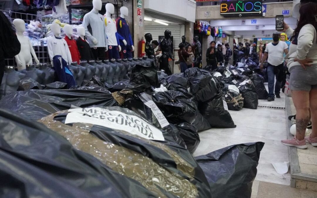 Decomisan 25 toneladas de mercancía ‘pirata’ del Mundial 2026 en Tepito