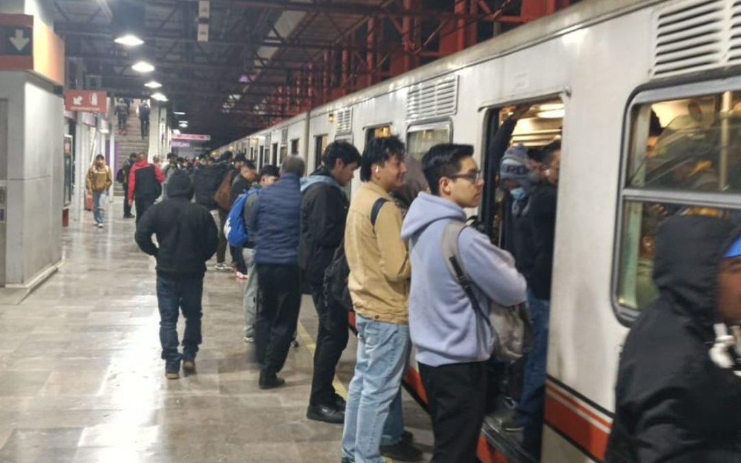 Metro CDMX reporta alta afluencia en 7 líneas; implementa la dosificación de usuarios