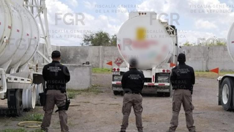 Golpe al huachicol: FGR decomisa 73 mil litros en Veracruz