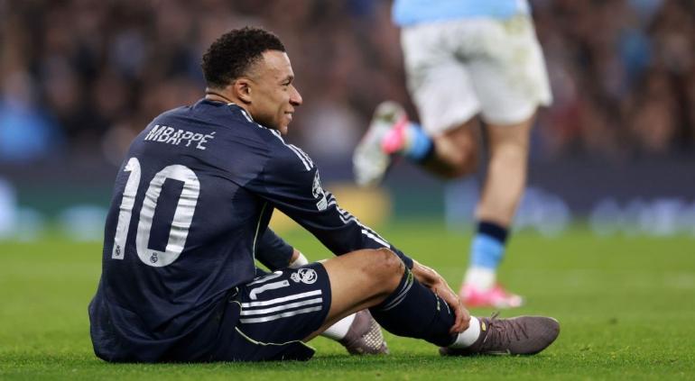 Despidieron a staff médico ¡por revisar la rodilla equivocada de Mbappé!