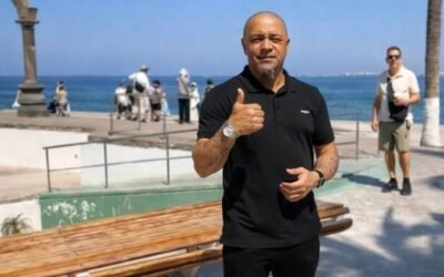 Llegó Roberto Carlos a Puerto Vallarta en gira rumbo al Mundial