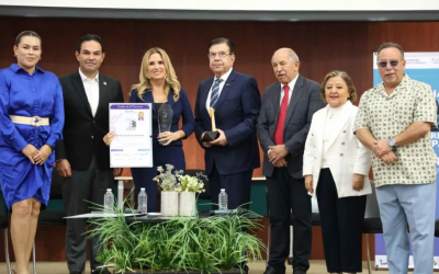 Recibe Romina Contreras premio por ser la mejor presidenta municipal de México
