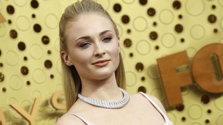 Tomb Raider paralizado por la lesión en la espalda de Sophie Turner