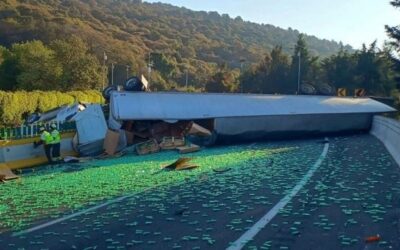 Volcadura de tráiler provoca cierre de la autopista México-Cuernavaca